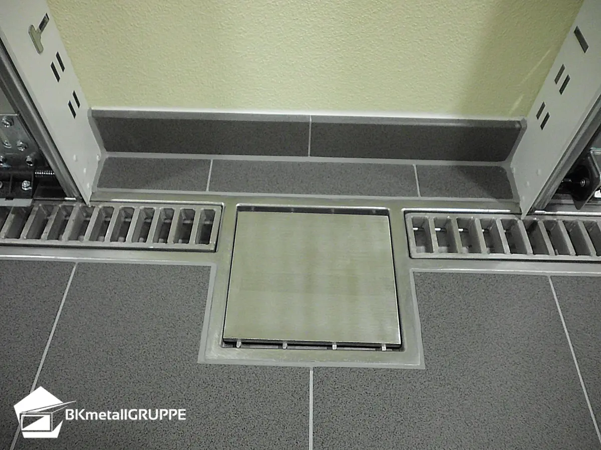 Garage drainage channel made of stainless steel with inlet 250x250mm