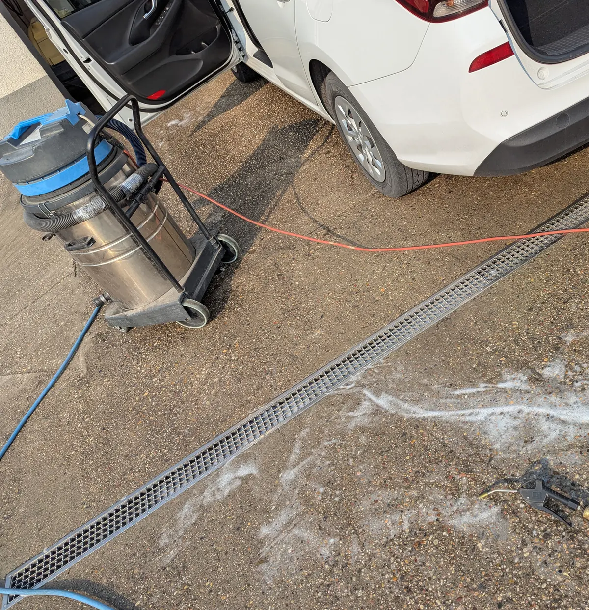Drainage channel with anti-slip cover 25x8mm