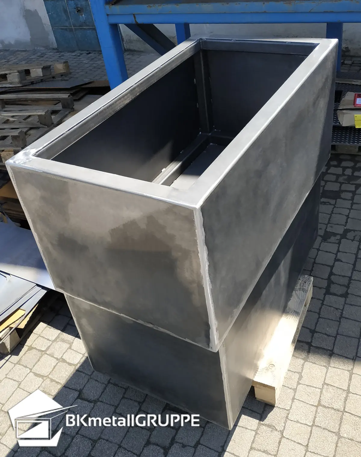 Black steel - welded steel boxes