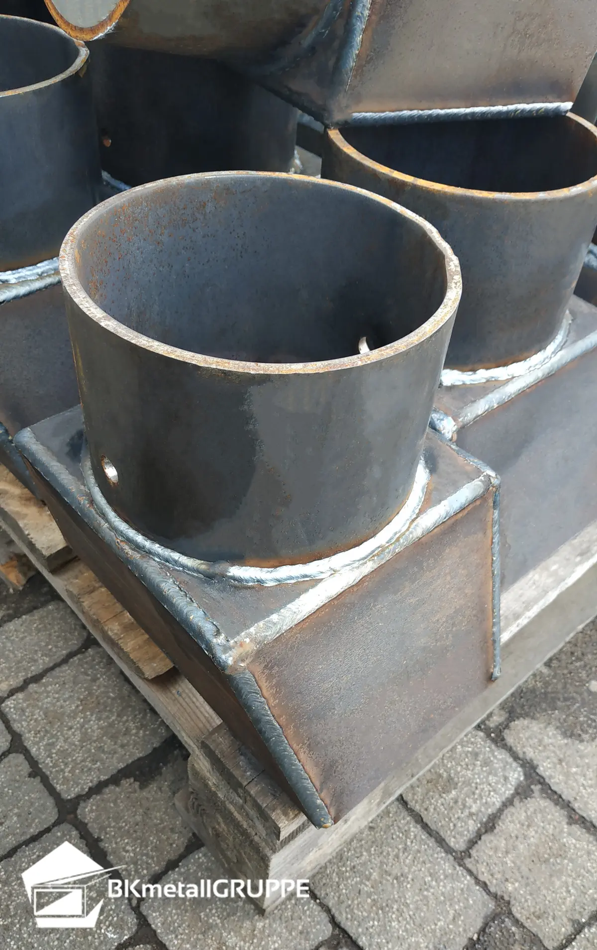 Cut and welded products made of carbon steel