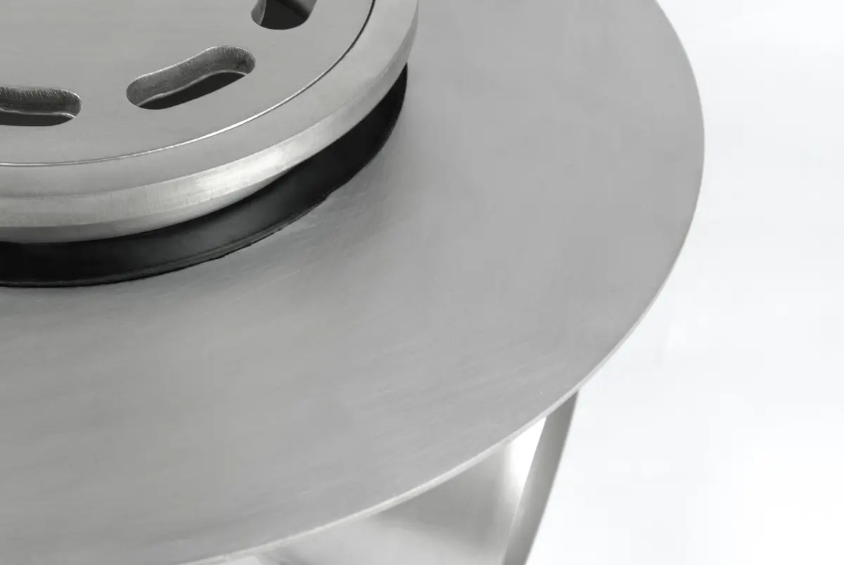Stainless steel round floor drain with sealing flange