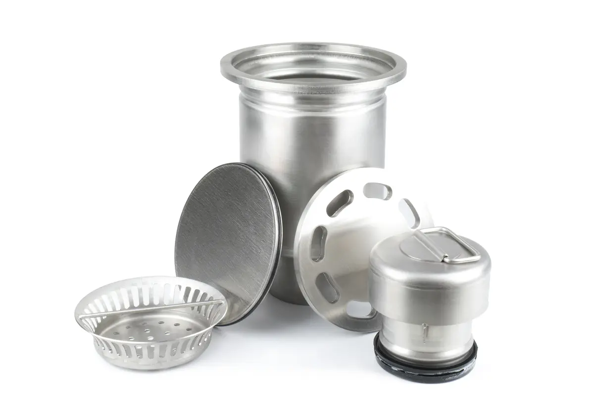 Vertical drainage grate with cover, basket, and siphon