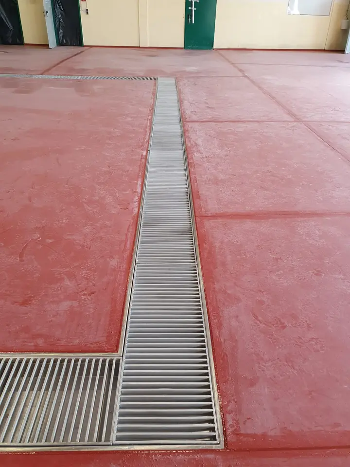 Industrial drainage channel with ladder cover